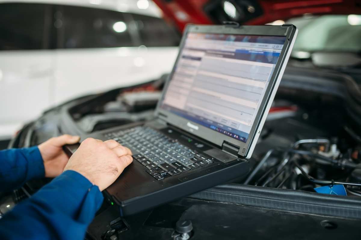 Perizia computerizzata alla Carrozzeria Ideal Car a La Loggia