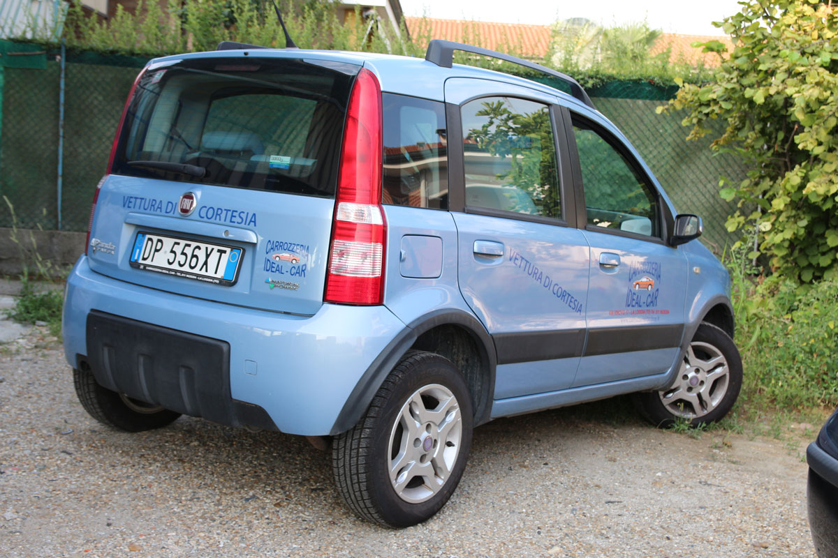Auto sostitutiva per assistenza alla Carrozzeria Ideal Car a La Loggia