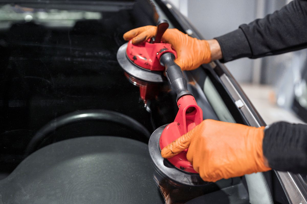 Sostituzione cristalli alla carrozzeria Ideal Car a La Loggia