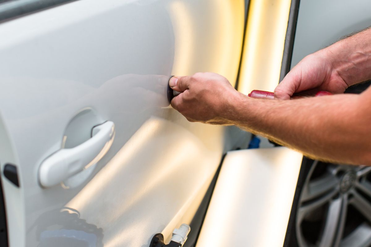 Levabolli auto a La Loggia alla carrozzeria Ideal Car
